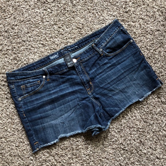 mossimo mid rise midi shorts